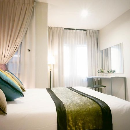 Country Inn Kulai Exterior foto