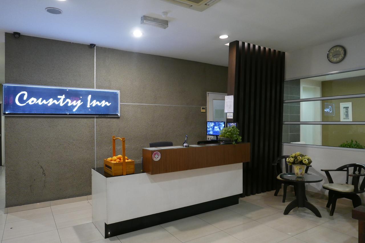 Country Inn Kulai Exterior foto