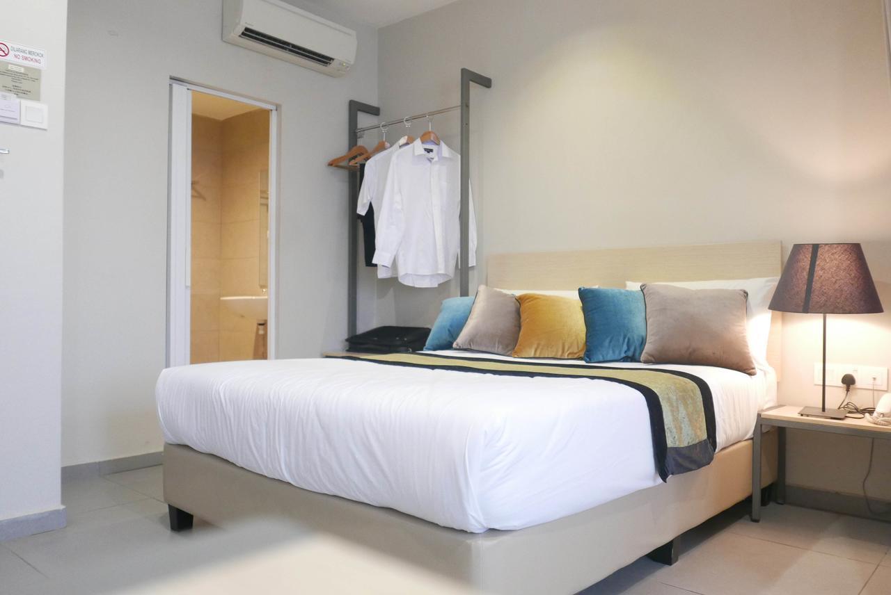 Country Inn Kulai Exterior foto