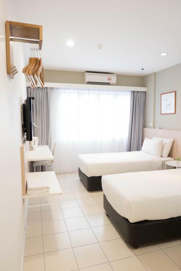 Country Inn Kulai Exterior foto